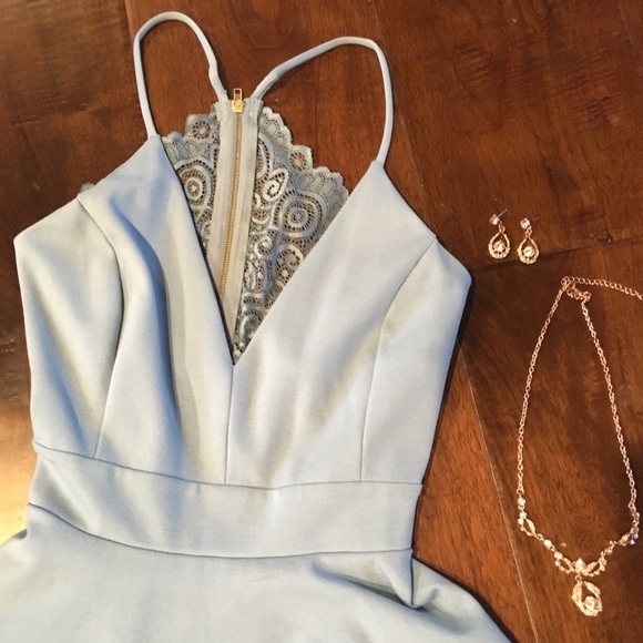 Dress and Accessories Bundle - Picture 2 of 6